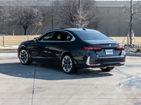 Certified 2024 BMW 530i 530i w/ M Sport Package image 3