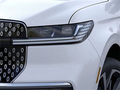 New 2026 Lincoln Navigator L Reserve AWD/4WD image 18