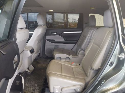 Used 2015 Toyota Highlander XLE AWD/4WD image 14