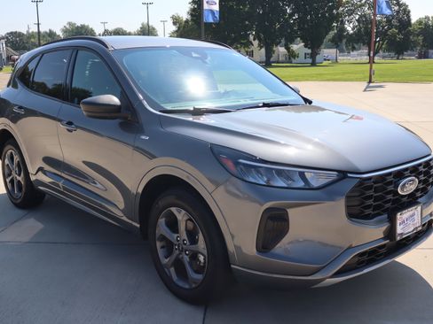 Used 2024 Ford Escape ST-Line w/ Tech Pack #1 AWD/4WD image 3