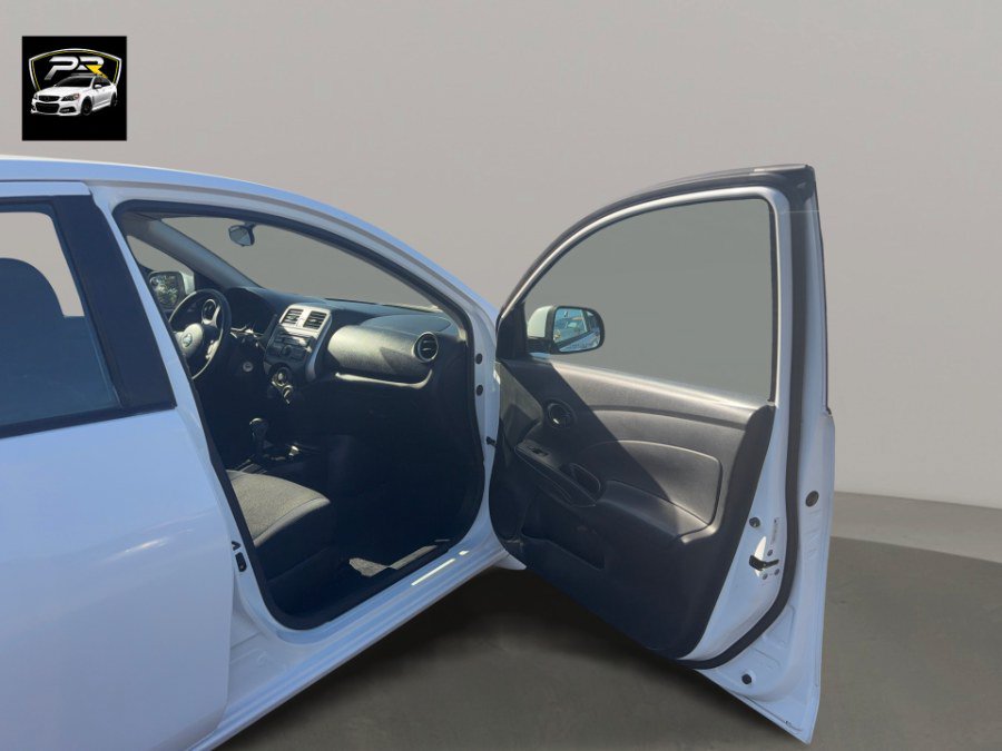 Used 2012 Nissan Versa SV FWD image 14