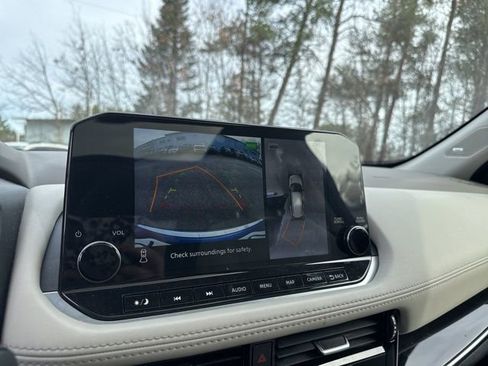 Used 2023 Nissan Rogue SL w/ SL Premium Package image 6