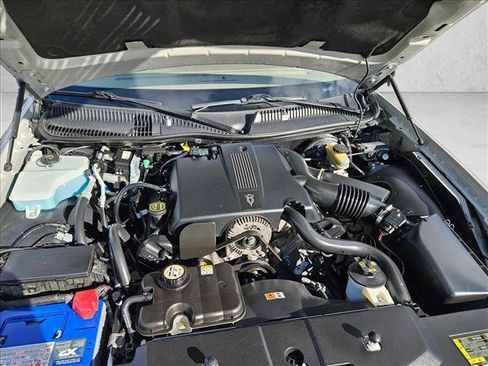 Used 2003 Lincoln Town Car Signature image 22