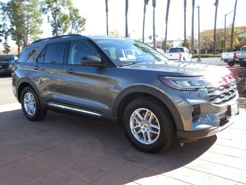 Certified 2025 Ford Explorer Active w/ Active Comfort Package image 6