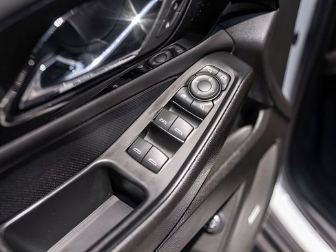 Used 2023 Chevrolet Traverse RS FWD image 22