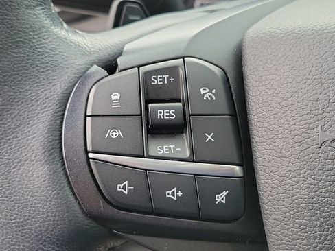 Used 2020 Ford Explorer XLT w/ Equipment Group 202A AWD/4WD image 20