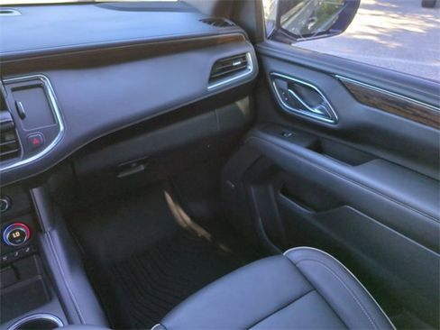 Used 2024 Chevrolet Tahoe Premier w/ Premium Package image 17