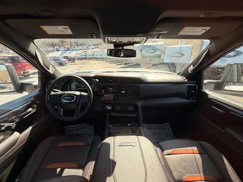 Used 2025 GMC Sierra 2500 AT4 image 17