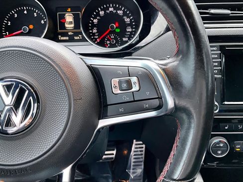 Used 2017 Volkswagen Jetta GLI image 25