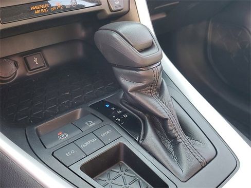 Used 2020 Toyota RAV4 XLE image 31