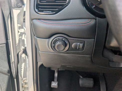 Used 2024 Dodge Durango GT RWD image 11