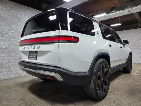 Used 2023 Rivian R1S Launch Edition image 41