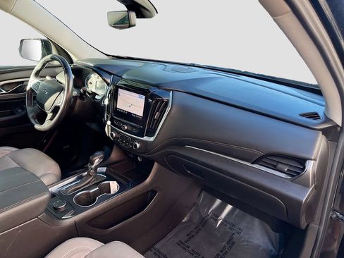 Used 2021 Chevrolet Traverse RS image 32