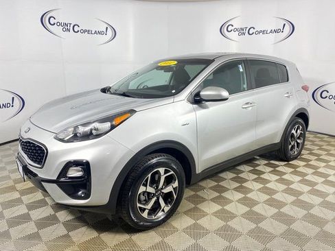 Used 2022 Kia Sportage LX image 3