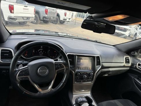 Used 2014 Jeep Grand Cherokee Laredo w/ 18" Wheel & 8.4" Radio Group image 3