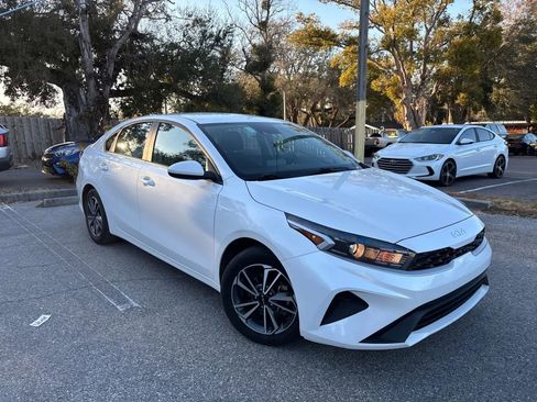Used 2023 Kia Forte LXS FWD image 5