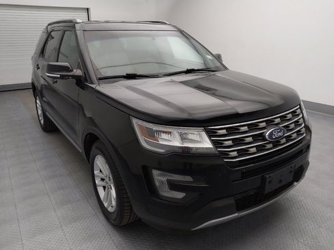Used 2017 Ford Explorer XLT w/ Equipment Group 202A FWD image 13