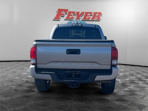 Used 2017 Toyota Tacoma TRD Sport w/ Tow Package image 4