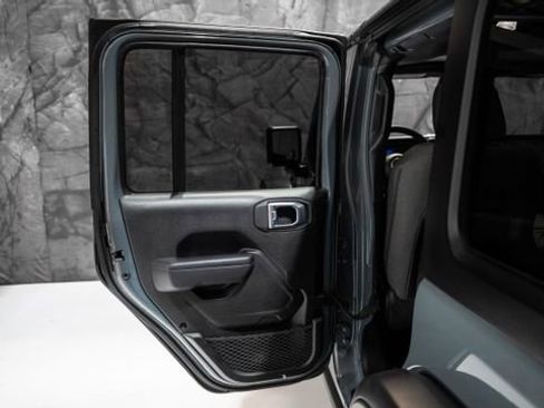 Used 2024 Jeep Wrangler Unlimited AWD/4WD image 9