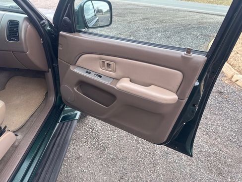 Used 2001 Toyota 4Runner SR5 image 19