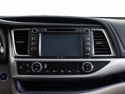 Used 2015 Toyota Highlander XLE image 40