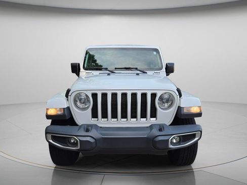 Used 2018 Jeep Wrangler Unlimited Sahara AWD/4WD image 9