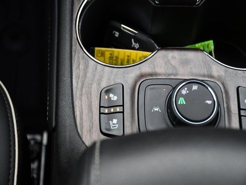 Used 2022 GMC Acadia Denali w/ Denali Ultimate Package image 29