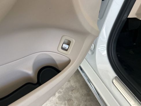 Used 2018 Mercedes-Benz C 300 4MATIC Sedan image 41