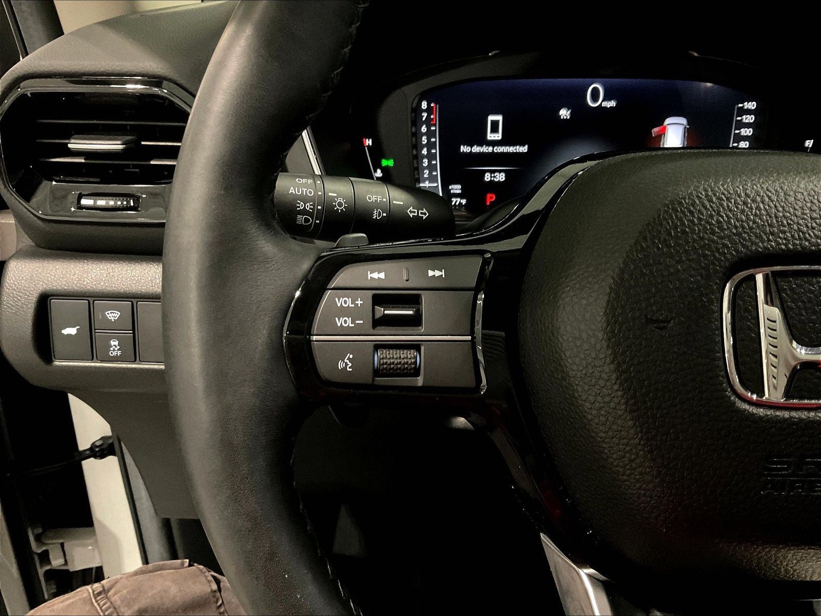 Used 2025 Honda Pilot Elite image 11