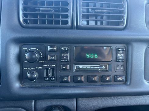 Used 1998 Dodge Ram 2500 Truck 4dr Quad Cab 139 WB HD 4WD image 14