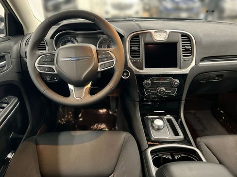 Used 2023 Chrysler 300 Touring image 19