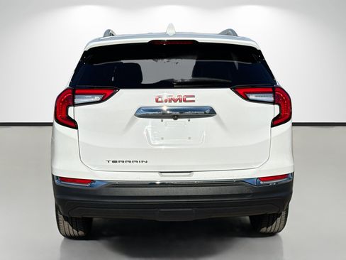 Used 2024 GMC Terrain SLT image 4