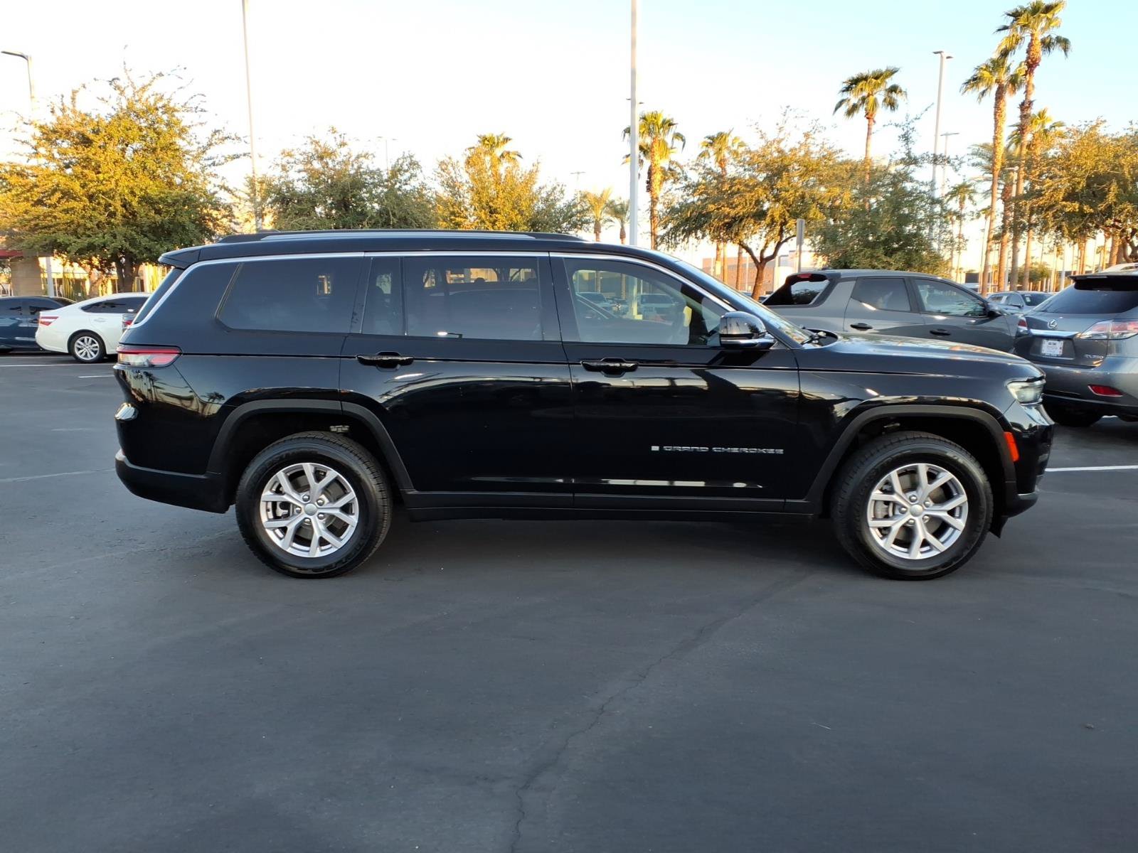 Used 2021 Jeep Grand Cherokee L Limited AWD/4WD image 3