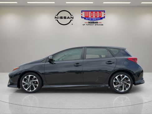 Used 2018 Toyota Corolla iM w/ Carpet Mat Package (TMS) FWD image 2