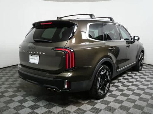 Used 2024 Kia Telluride EX image 3