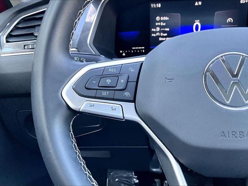 Used 2023 Volkswagen Tiguan SE w/ Panoramic Sunroof Package image 24