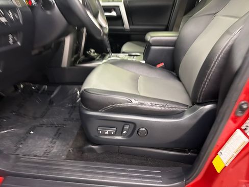 Used 2022 Toyota 4Runner SR5 Premium w/ Moonroof Package AWD/4WD image 10