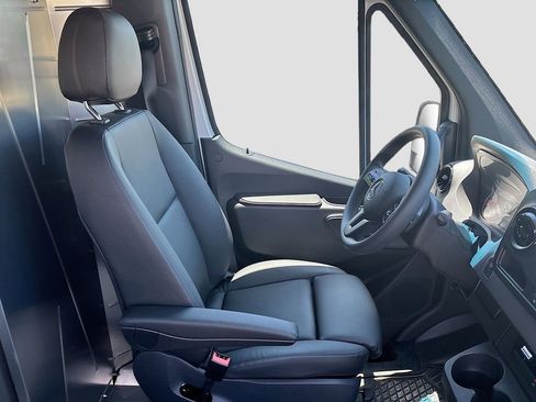 Used 2024 Mercedes-Benz Sprinter 2500 image 19