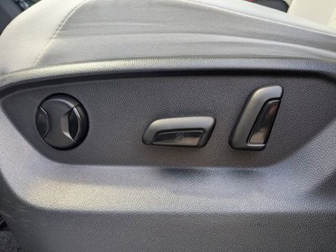 Used 2021 Volkswagen Tiguan SE R-Line image 23