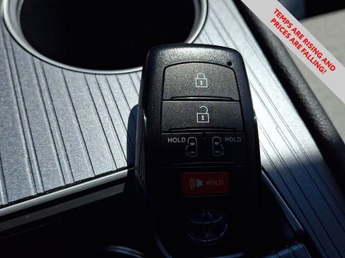 Used 2025 Toyota Sienna LE image 15