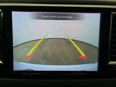 Used 2024 Chrysler Pacifica Touring-L image 31