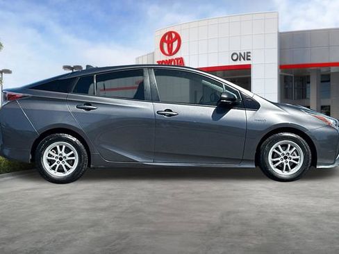 Used 2016 Toyota Prius Three FWD image 3