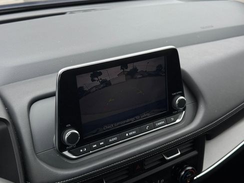 Used 2025 Nissan Rogue SV FWD image 25