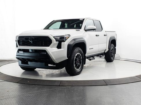 Certified 2025 Toyota Tacoma TRD Off-Road w/ TRD Off Road Premium Package image 3