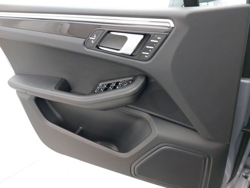 Certified 2023 Porsche Macan image 29