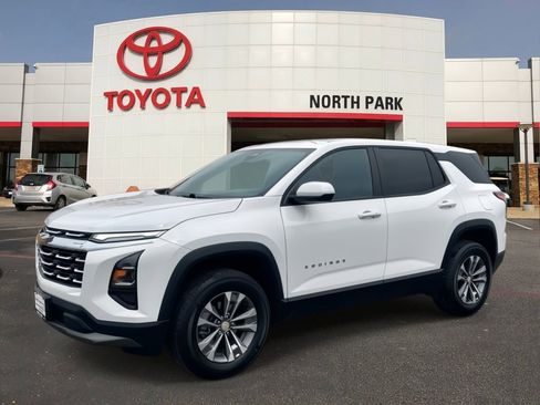 Used 2026 Chevrolet Equinox LT FWD image 1