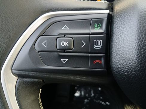 Used 2024 Jeep Grand Cherokee Altitude AWD/4WD image 9
