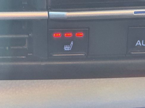 Used 2022 Toyota Sienna XLE w/ XLE Plus Package image 34