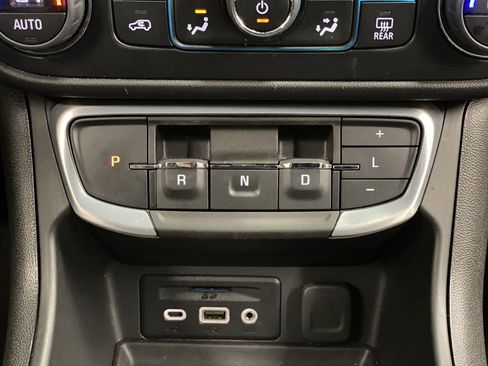 Used 2024 GMC Terrain SLT image 26