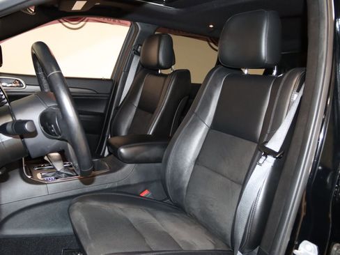 Used 2019 Jeep Grand Cherokee Altitude AWD/4WD image 33